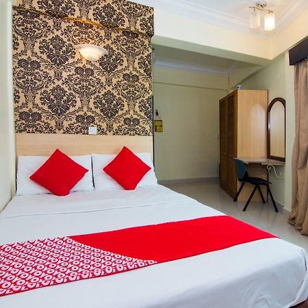 Sea Princess Hotel Teluk Bahang Exteriör bild
